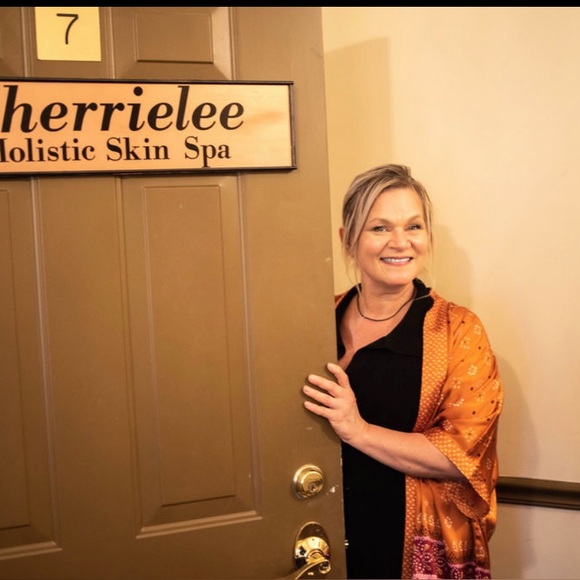 Meet your Posher, Sherrie - Picture 2 of 13